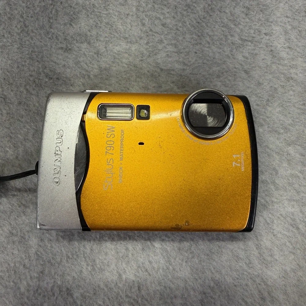 Olympus Stylus 790 SW Black Waterproof 7.1MP Digital Camera Untested For Parts